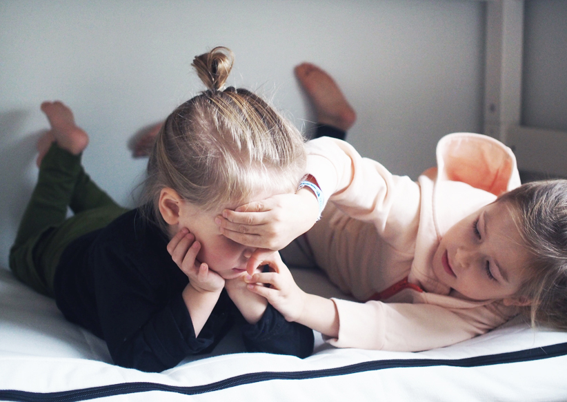 kids wearing gugguu